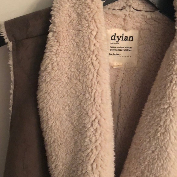 Barely worn Sherpa vest - Picture 4 of 5